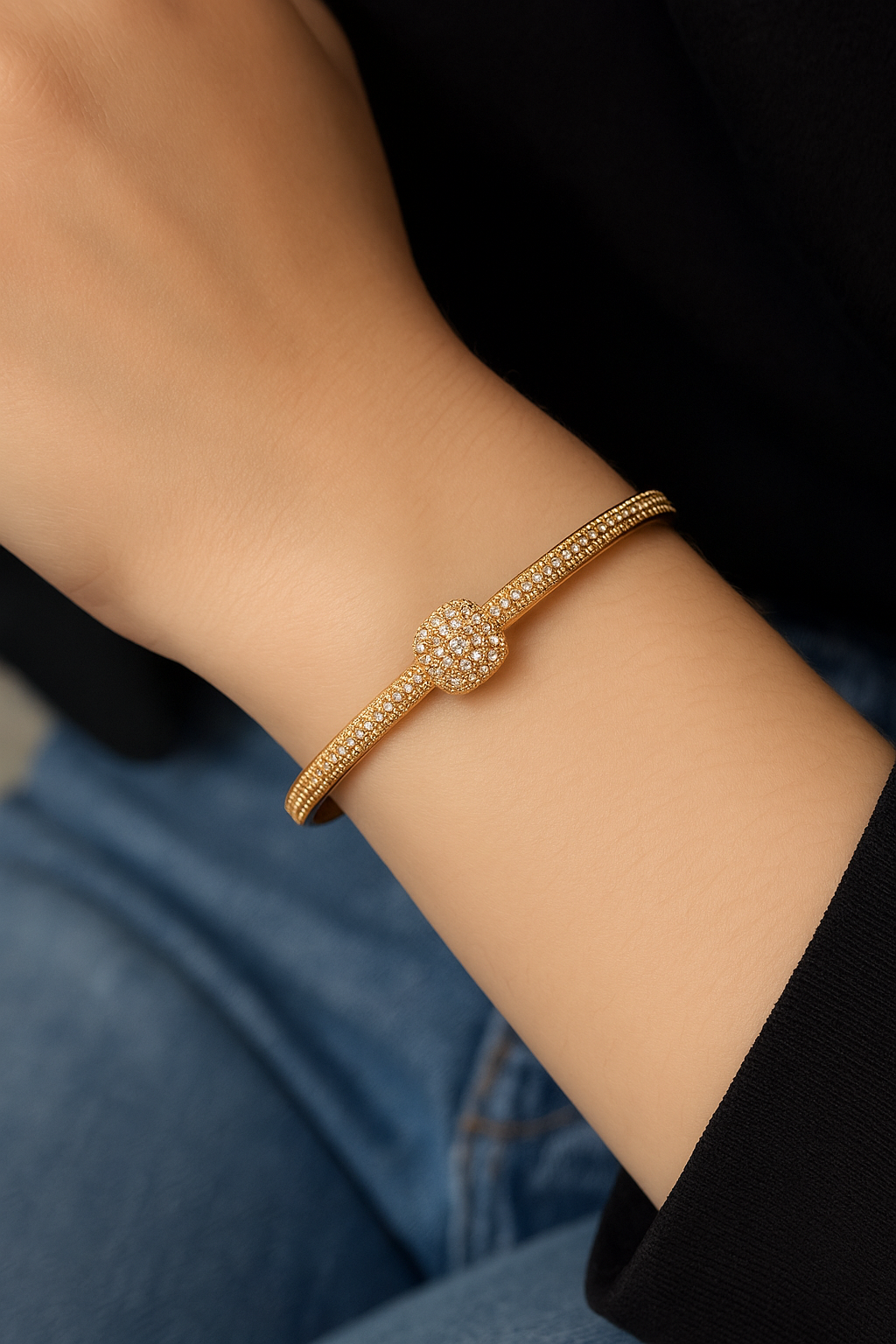 Sparkling Halo Bangle (1 Carat)