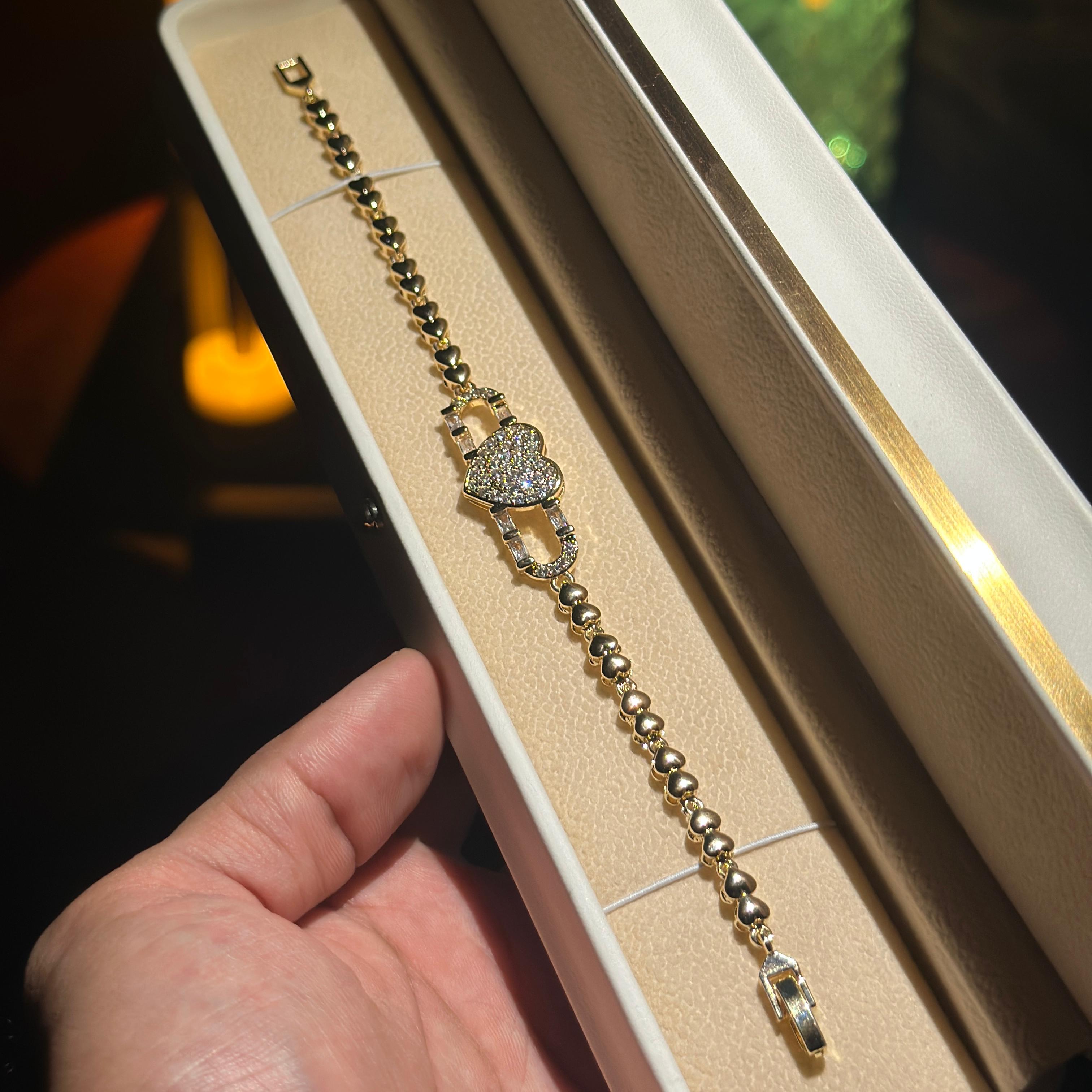 Pavé Heart Link Bracelet