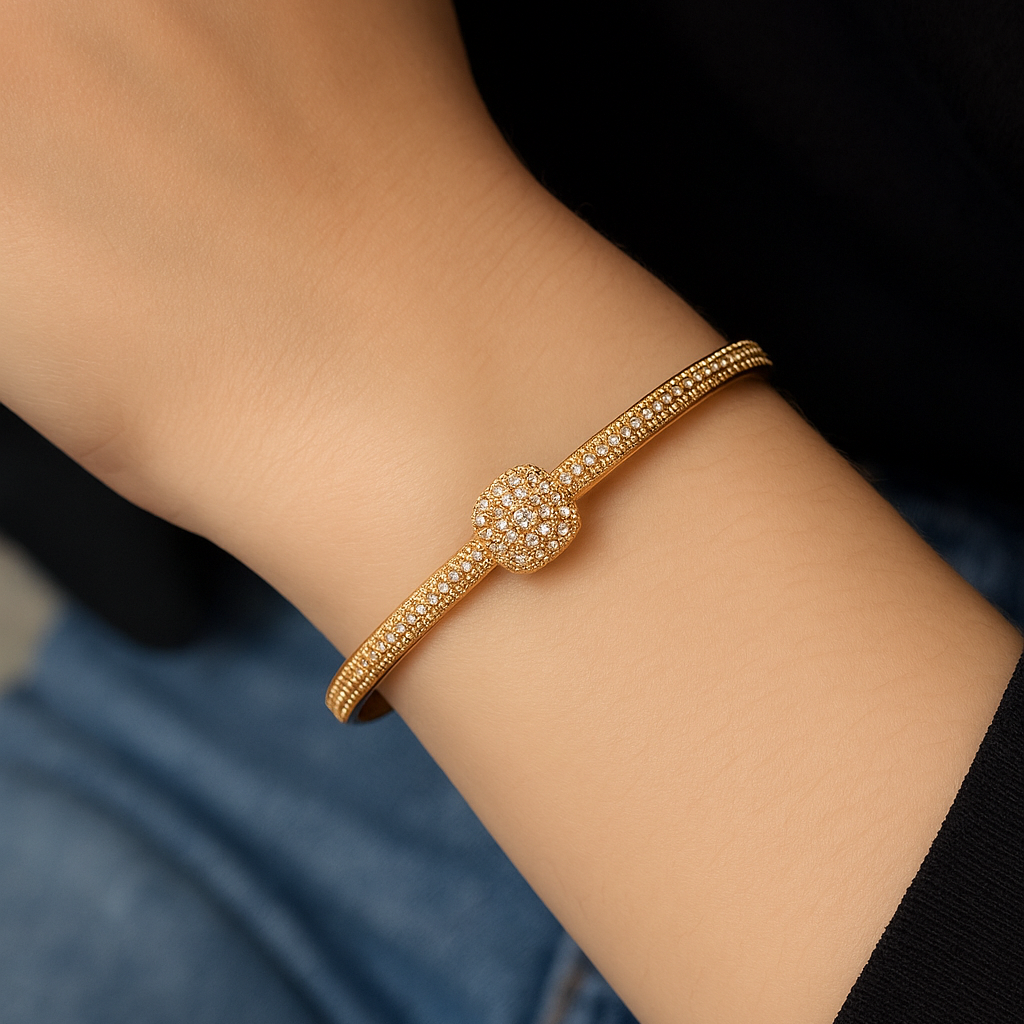 Sparkling Halo Bangle (1 Carat)