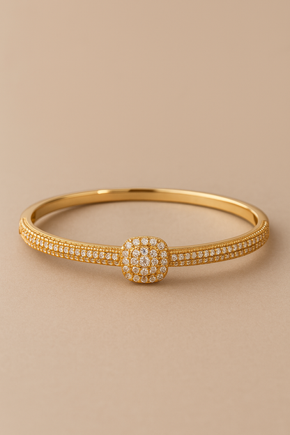 Sparkling Halo Bangle (1 Carat)