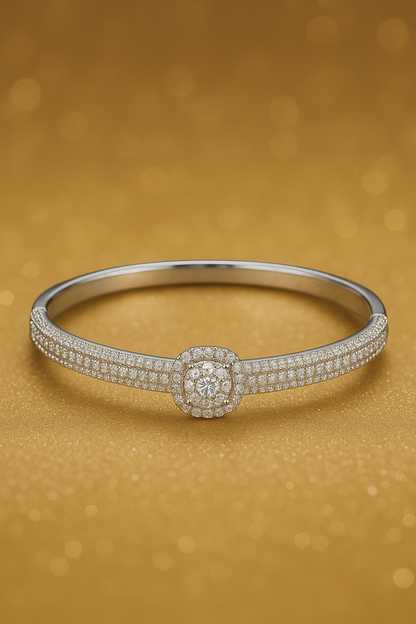 Sparkling Halo Bangle (1 Carat)