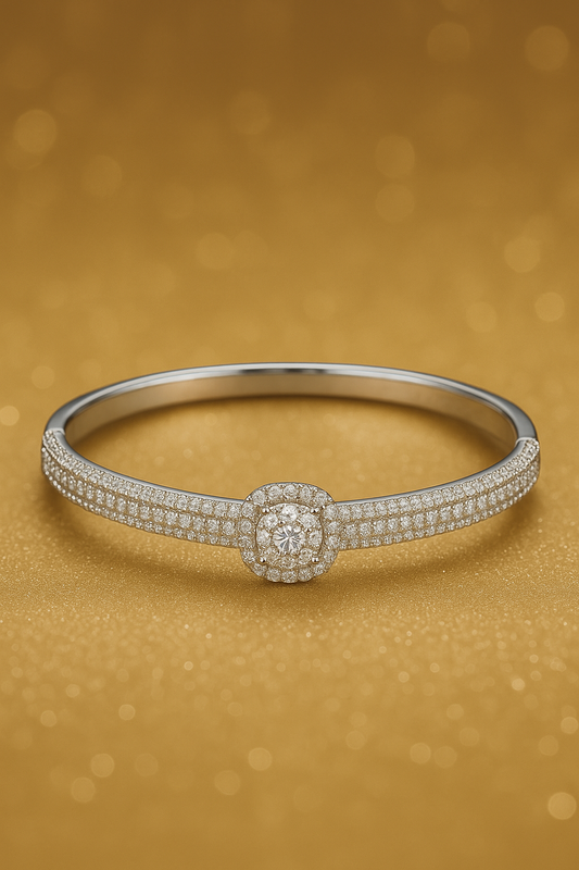 Sparkling Halo Bangle (1 Carat)